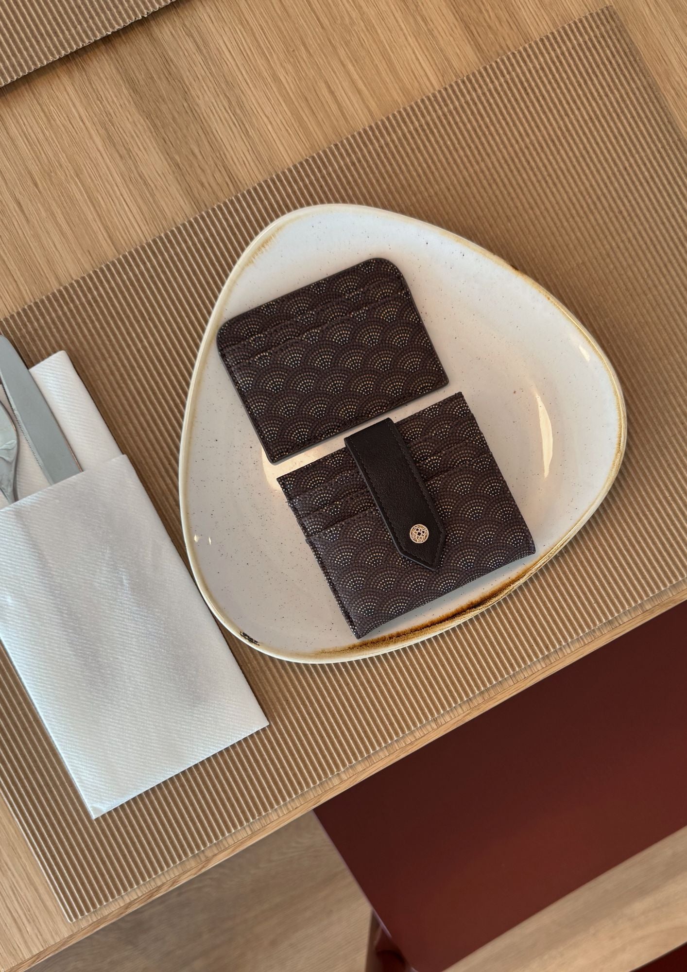 Billetera cuadrada Kubu Marron