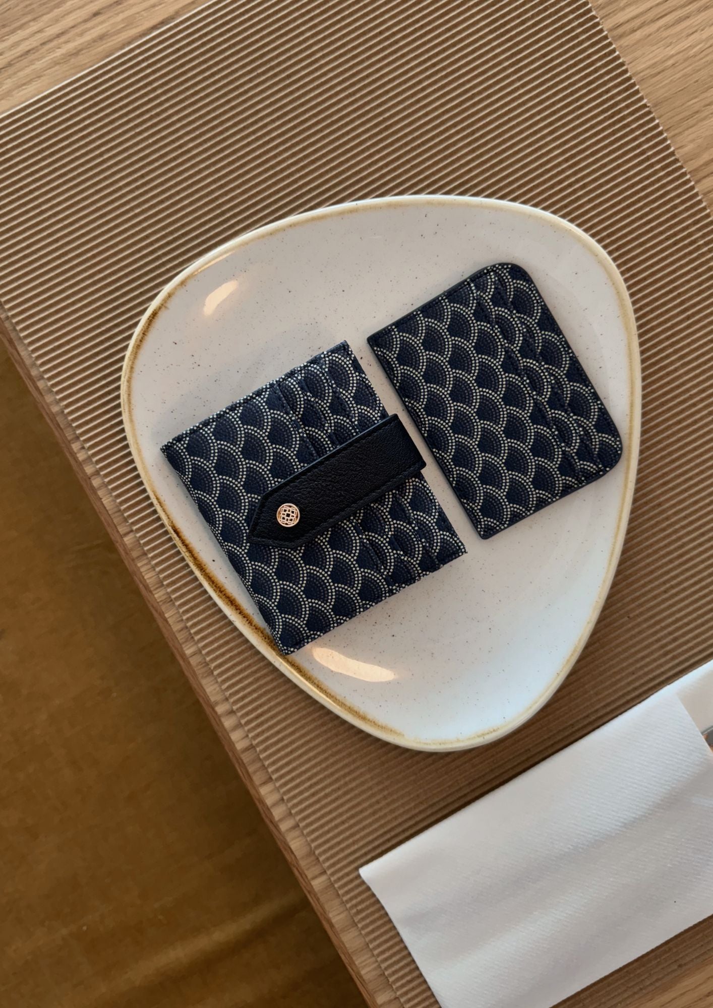 Billetera cuadrada Kubu Azul Marino