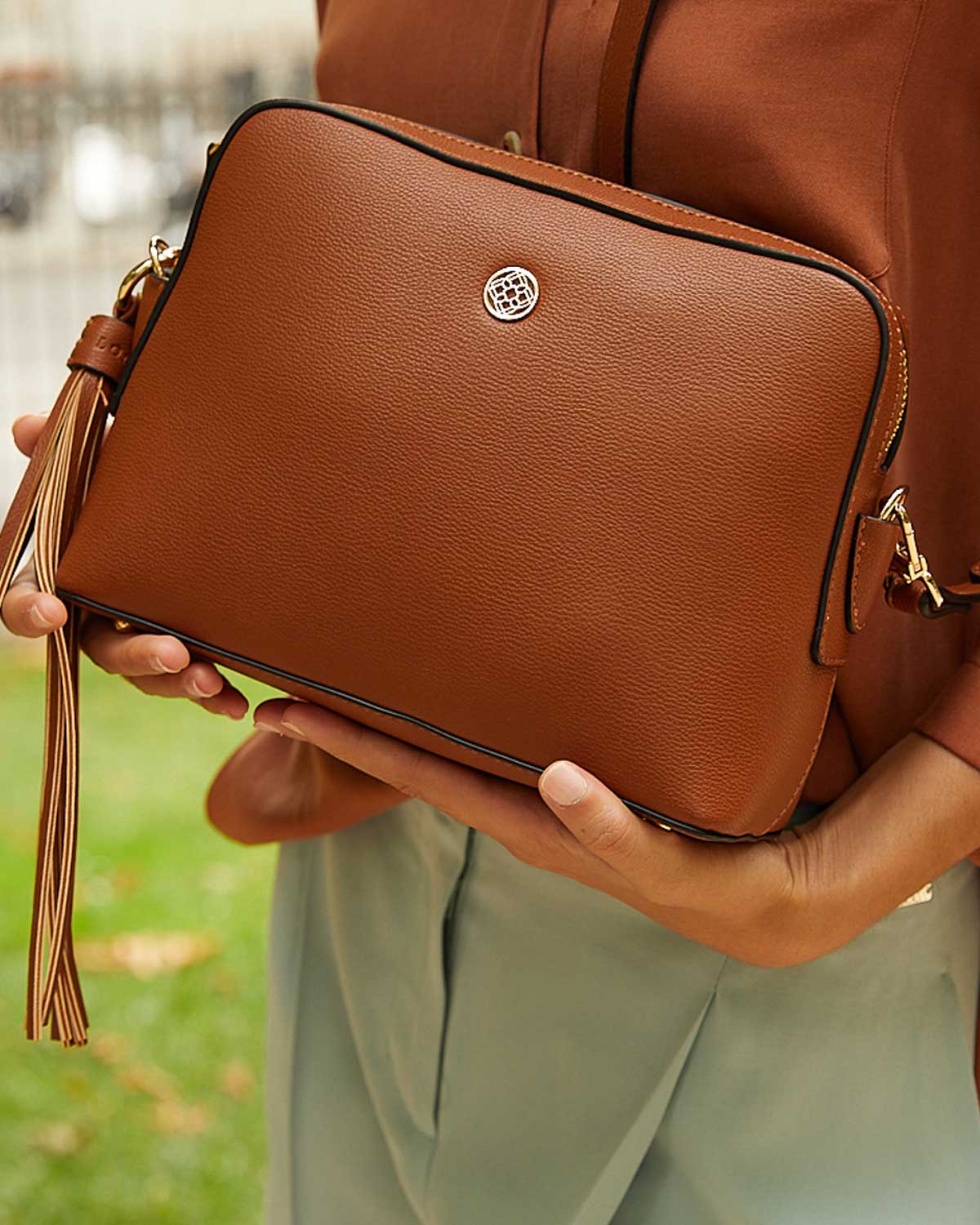 Bolso marron camel tipo bandolera